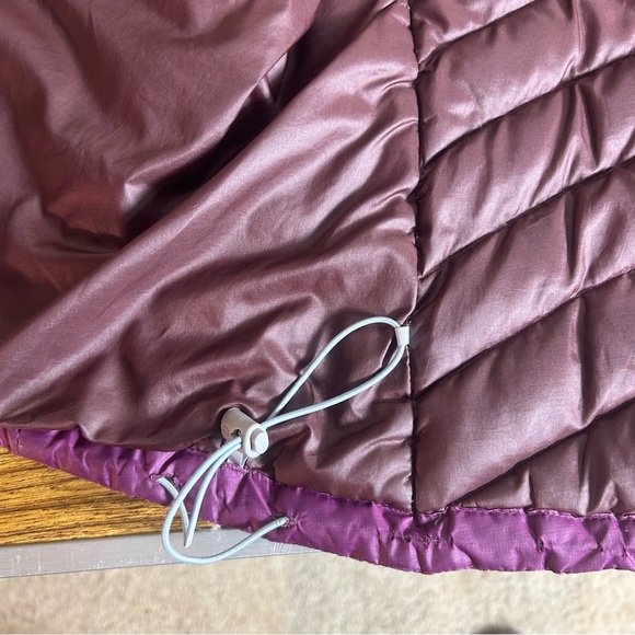Patagonia Women's Dark Plum Goose Down Puffer Jacket Size S - Picture 15 of 16